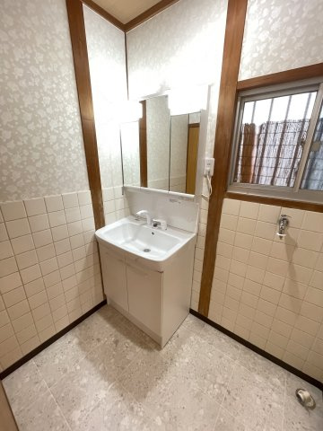 加古川市別府町新野辺町戸建の独立洗面台