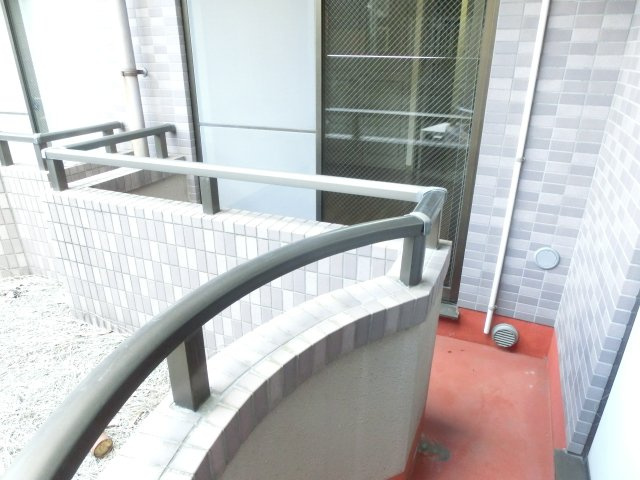 プルミエール美園のバルコニー|２部屋がそれぞれバルコニーに接しています