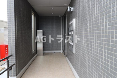 【エントランス】 | ルシエール上尾原市 | 落ち着いたエントランスです