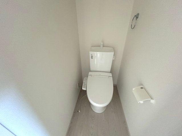 京都市西京区大原野上里鳥見町2期のトイレ|各階にトイレがございます。