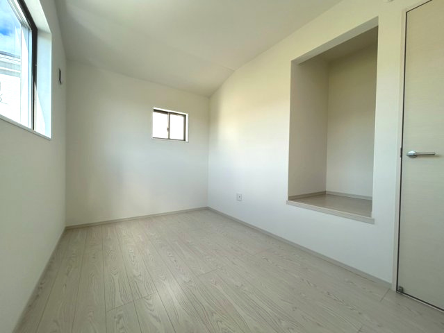 京都市西京区大原野上里鳥見町2期の洋室|洋室（約5帖）
お子様部屋や寝室、趣味部屋としても使いやすい広さです。