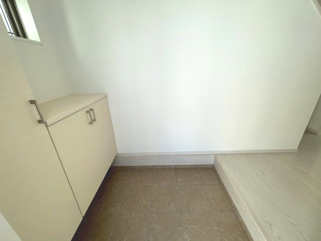 京都市西京区大原野上里鳥見町2期の収納|玄関には、シューズクローゼットがございます。