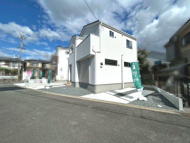 京都市西京区大原野上里鳥見町2期の前面道路含む現地写真|交通量が少なく、閑静な住宅地です。