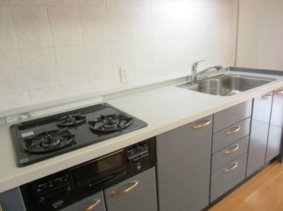 【キッチン】 | デュオ・スカーラ中野坂上 | 3コンロのシステムキッチン。