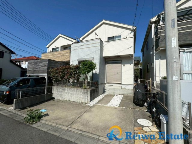 中古戸建　藤沢市城南1丁目の外観|来客時も安心のカースペース2台！！（車種による）