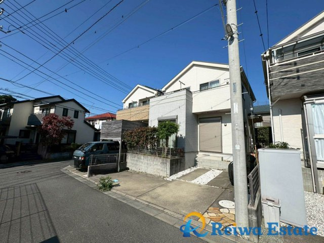 中古戸建　藤沢市城南1丁目の前面道路含む現地写真