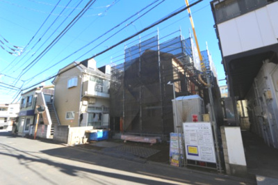 【外観】 | 【Heartfull Town】小平小川町一丁目 | こちらの物件はZEH水準を満たした、省エネ性能に優れた物件です。光熱費を抑えて暮らすことができるだけでなく、「熱の入りにくさ・逃げにくさ」という観点でも影響を受けにくい建物です。