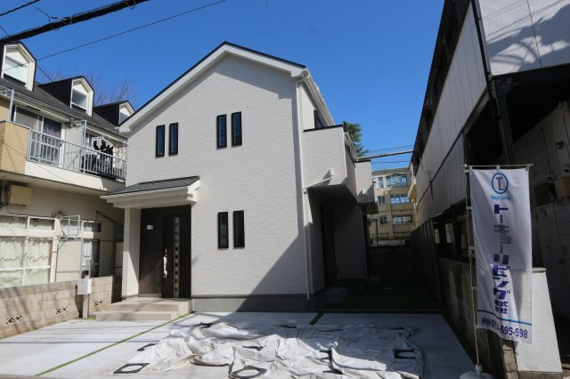 【Heartfull Town】小平小川町一丁目の外観|太陽光パネル搭載！光熱費の削減が期待できます！