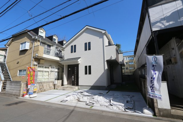 【Heartfull Town】小平小川町一丁目の外観|リビングイン階段＆対面キッチンは、会話がはずむ空間になります♪
