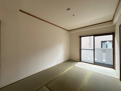 【和室】 | サン・ヒル5 | 東向き和室6帖☆バルコニーに繋がるお部屋です！赤ちゃんのごろごろやハイハイはやっぱり和室がよかったりします♪