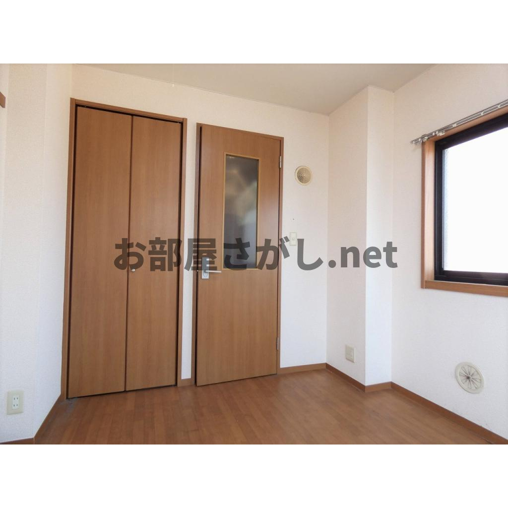 【通学にも便利な7万円台駅近物件】Ｋハウスの居間・リビング