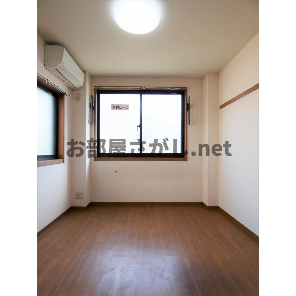 【通学にも便利な7万円台駅近物件】Ｋハウスの居間・リビング