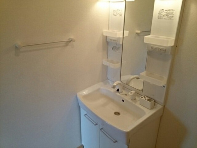 【洗面所】 | ミッテ・ドルフ西国分Ⅲ | 明るい洗面所です