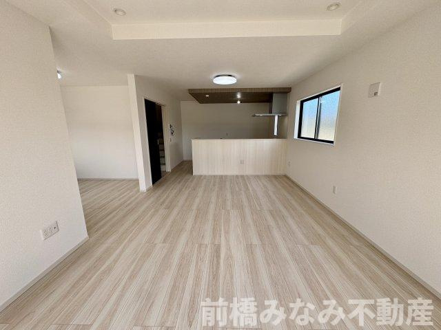 北群馬郡吉岡町大久保9期　３号棟(全３棟)　アーバンスタイル　新築建売分譲の居間・リビング|こちらのリビングで趣味の時間をお楽しみください