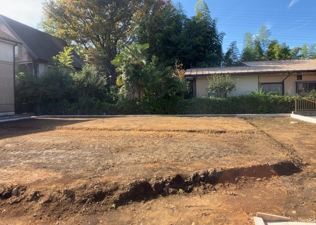 【外観】 | 家を建てる前提で土地を探している場合、地盤の丈夫さは譲れない条件の一つです。地盤が脆弱だと追加工事が必要となります。また、過去に地盤沈下や液状化現象を起こした土地は、できるだけ避けた方がいいでしょう。