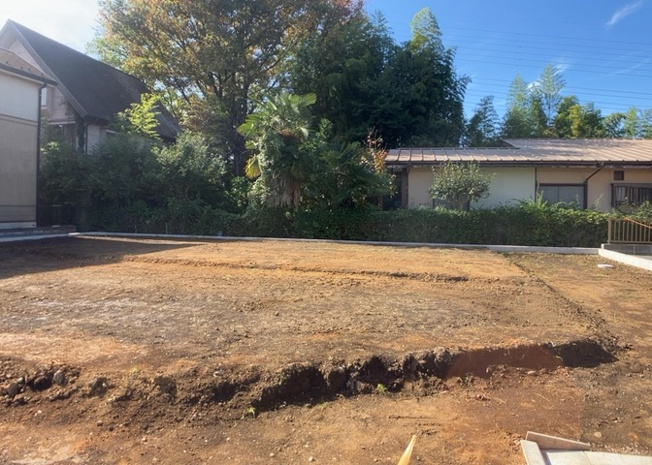 【外観】 | 人が暮らすうえで日光は大切な要素となります。日当たりの良さは譲れないポイントですね。併せて近くに大きな建築物の建築予定がないか、あるいはそれが可能な土地が近くにないか事前に確認することもお勧めします。