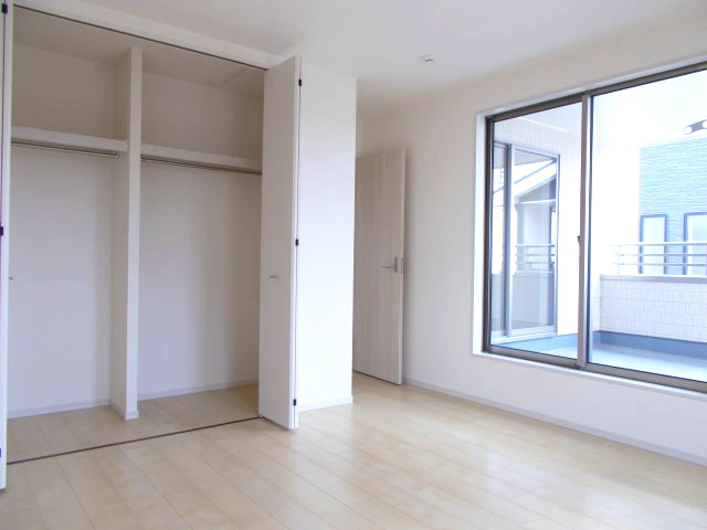 リーブルガーデンＳ前橋市大利根町第７　2号棟の子供部屋|２階：洋室1収納です