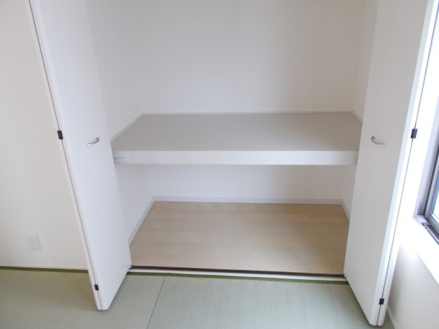 リーブルガーデンＳ前橋市大利根町第７　2号棟の収納|1階和室収納も充実