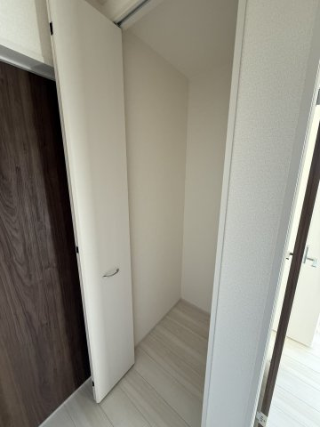 リーブルガーデンＳ前橋市大利根町第７　2号棟の収納|２階に廊下にもちょっとした収納ついてます。
