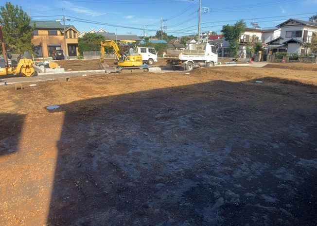 【外観】 | 土地の形が極端に長細かったり、狭小地、あるいは道路との高低差がある傾斜地だった場合、後々売ろうとしても買い手がつかない場合もあります。後々、売却することになった時に価値の下がらない土地を選びましょう。