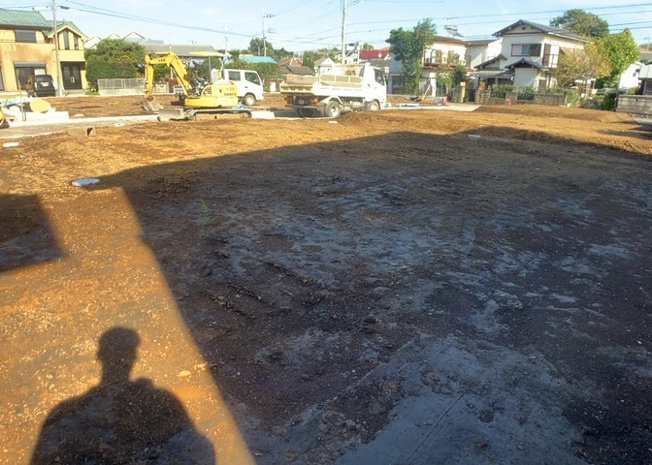 【外観】 | 土地の前の道路に消火栓が設置されていることがあります。この場合、道路交通法第45条第1項により、駐車禁止の場所が指定されています。そのため、車庫などの駐車スペースをつくることができない場合があります。