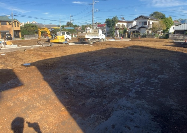 【外観】 | 隣家の土地はどうなっているのか、生活利便施設が近くにあるのか、学校まで近いかなど、お客様のライフスタイルにあわせたイメージが重要です。また、近くにあると困る施設が近くにないかも確認するといいでしょう。