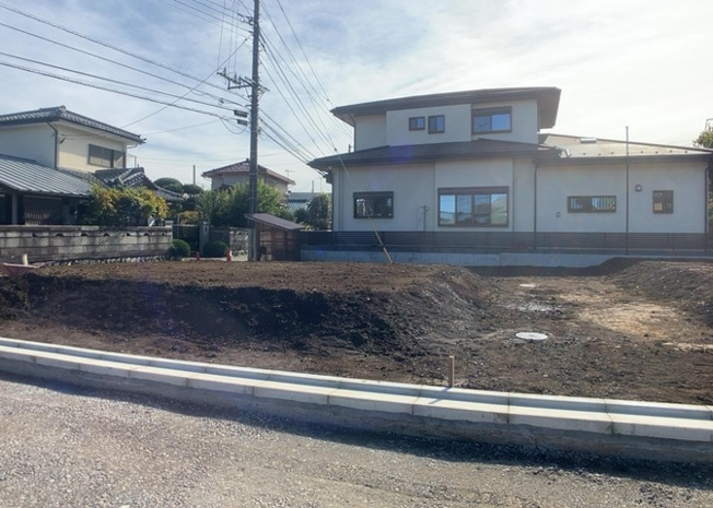 【外観】 | 物件の詳細については、現地を見てわかること以外に、役所や法務局などで調べないとわからないことがあります。そのため、現地に行く場合は、もしこの物件を買ったらどのような生活ができるかをイメージしましょう。