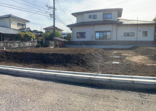 【外観】 | 土地購入を検討されている場合、境界杭がない状態で購入してしまうと境界確定測量をする必要があり、費用がかかります。購入の前に、売主、隣土地所有者立ち合いのもと境界を確定し境界杭を設置するのがベストです。