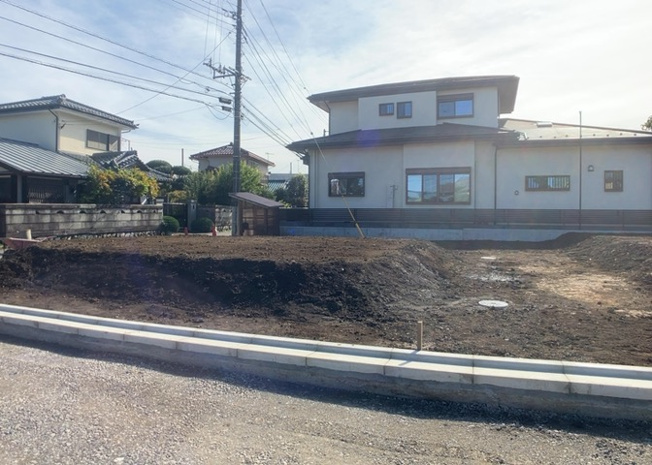 【外観】 | 家を建てる前提で土地を探している場合、地盤の丈夫さは譲れない条件の一つです。地盤が脆弱だと追加工事が必要となります。また、過去に地盤沈下や液状化現象を起こした土地は、できるだけ避けた方がいいでしょう。