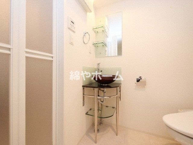 ラシーヌ日本橋の独立洗面台|朝の支度にも助かる、独立の洗髪洗面化粧台