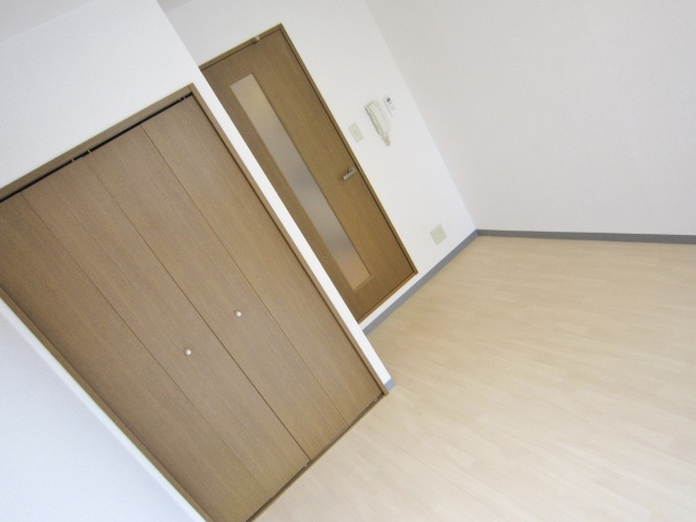 YKハイツ桜町の洋室