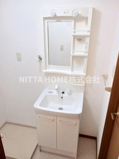 ウッズⅣの洗面所|シャワー付きの洗面化粧台もありますよ★