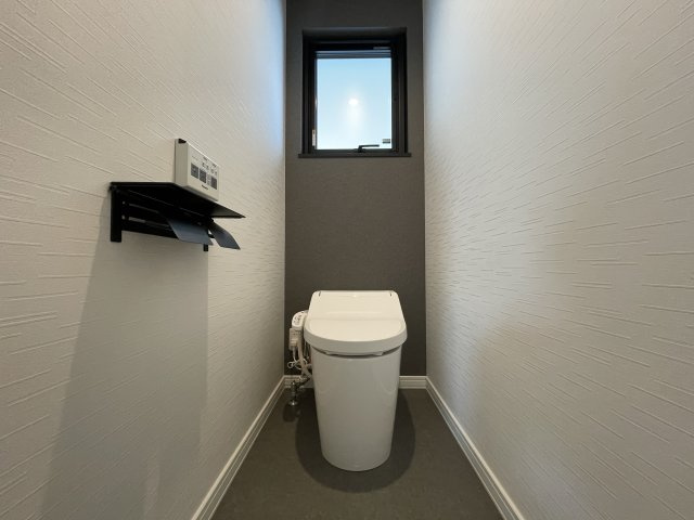【トイレ】 | 【新築分譲住宅】山形市砂塚　全3棟 | 【Toilet】
寛ぎだけではない、快適な生活を送る為に必要なもの。毎日使う場所だから、より快適な空間に仕上げられています。