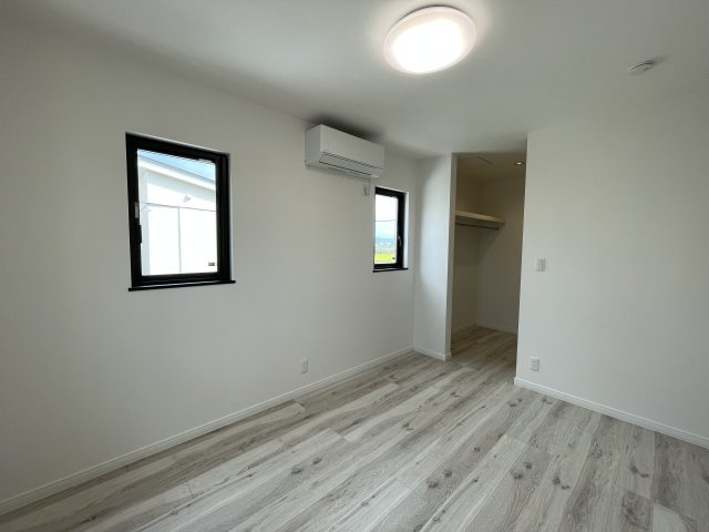 【洋室】 | 【新築分譲住宅】山形市砂塚　全3棟 | 【Room】
感性を育むプライベートルームはシンプルでスマートな空間。好みの空間で読書をしたり、音楽を聞いたりと一人の時間も充実したものにできます。