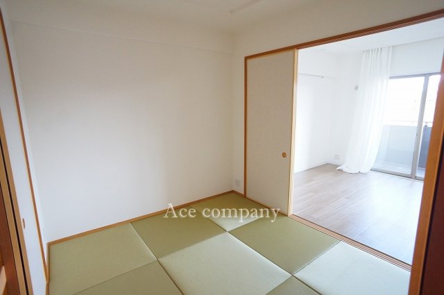 【内装】 | サーパス小阪 | 【和室4.7帖】畳表替え、襖張替え済みです☆