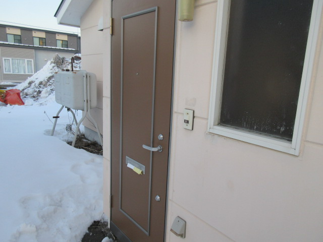 猪谷貸家の玄関