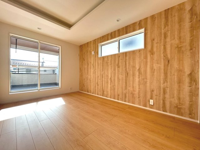 ブルーミングガーデン　江南市江森町西2期　全1区画分譲の寝室|全居室に収納を完備！窓は【樹脂枠】と【LOW-E複層ガラス】を採用。高断熱で寒暖差による結露も防ぎます。
建具やクロスなどをトータルコーディネートしており、室内に落ち着きと安らぎを与えてくれます。