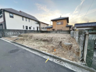 【外観】 | 福田　新築分譲住宅　全２区画（内１区画は売土地） | 【ＬＤＫ約１８帖】家族を身近に感じるリビング階段です！ゆとりがあり居心地良く、ご家族皆がゆったり寛げる憩いの空間となりそうです♪