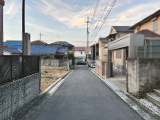【前面道路含む現地写真】 | 福田　新築分譲住宅　全２区画（内１区画は売土地） | トイレ１階と２階の２ヶ所あります！忙しい朝や家族の多いご家庭も安心ですね♪