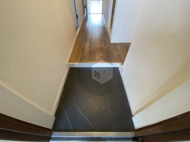 福徳ハイツの玄関