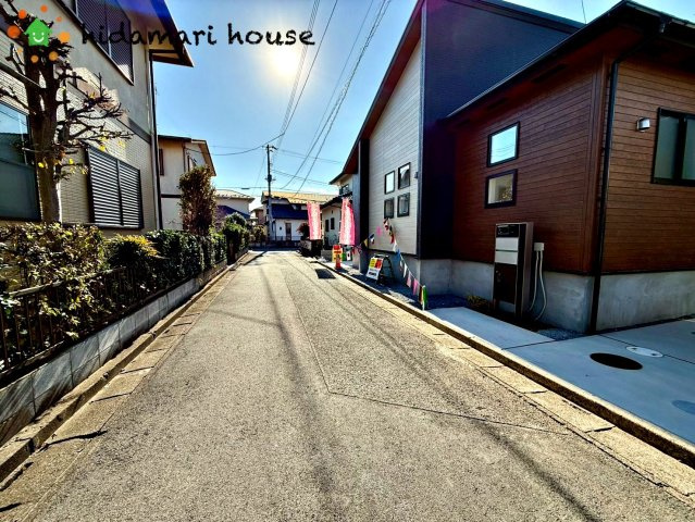 蓮田市西新宿3丁目　新築平屋戸建　ブルーミング01の前面道路含む現地写真