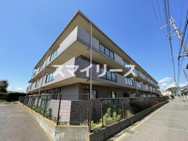 ファミール新柏の外観
