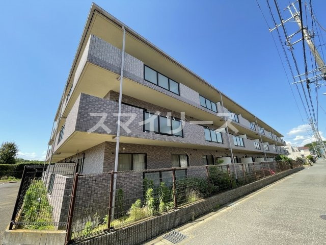 ファミール新柏の外観