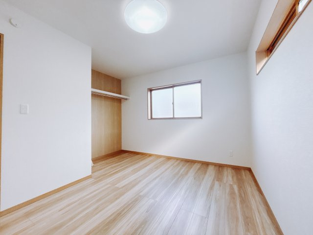 【新築戸建】本庄市小島6丁目の洋室|■洋室｜子供部屋のメリットは「自立心を養うことができる」「自分で整理整頓できるようになる」そして、お子様が成長した際には「プライバシーを確保できる」といい事だらけ♪