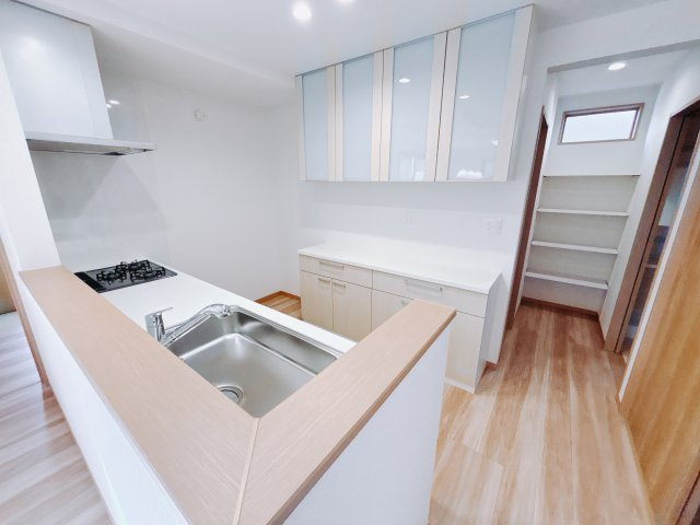 【新築戸建】本庄市小島6丁目のダイニング|■ダイニング｜出来上がった料理を運びやすいダイニング♪お料理中も家族との会話がはずみます♪