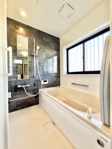 中央区鹿谷町の浴室|広々とした浴室！足を伸ばしてもゆとりの広さです！
