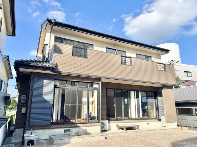 中央区鹿谷町の外観|ブラウンが優しい印象の外観。
