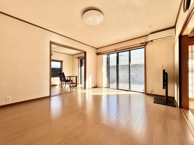 中央区鹿谷町の居間・リビング|ダイニングとリビングはそれぞれ独立した空間です！
