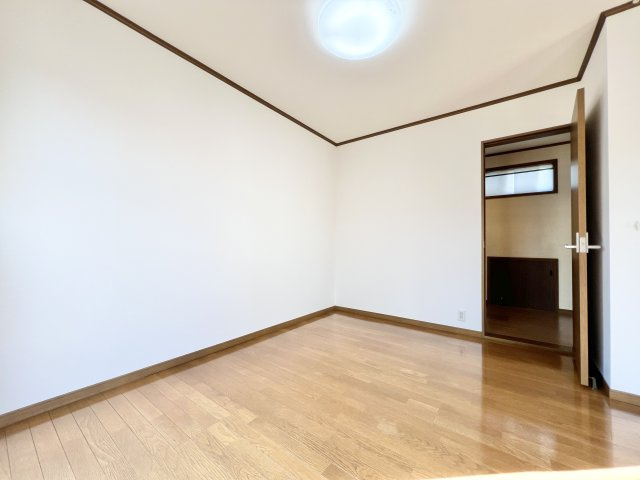 中央区鹿谷町の洋室