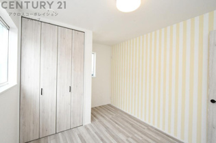 【同社施工例】子供部屋…創造性や成長を促す遊びの空間を提供。学習や趣味に集中できる環境を整えます。個別のプライベートスペースは自己表現と自立心を育み、心地よい睡眠環境を整えリラックスできる場所を提供。